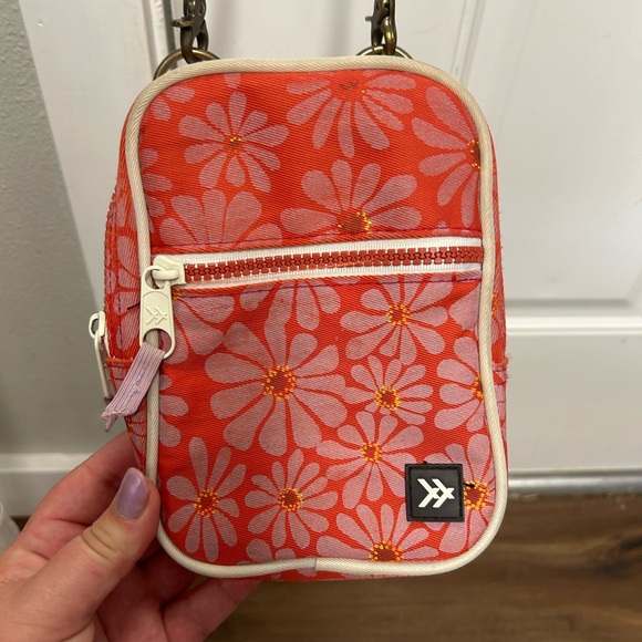 Thread Crossbody - Picture 1 of 3